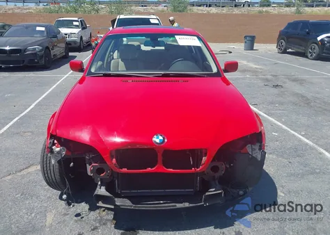 2002 BMW 330Xi z USA, uszkodzony, nr VIN WBAEW53472PG17017